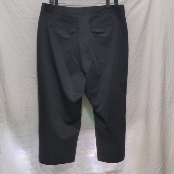 Women's 16w Dockers collection black short pants - Picture 4 of 4